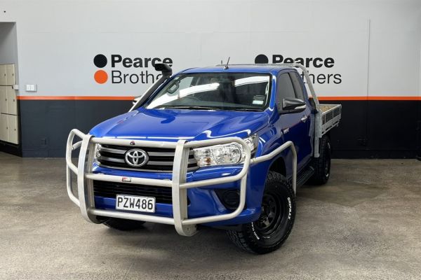 2017 Toyota Hilux Ute SR, EXTRA CAB, 4X4, FLATDECK image
