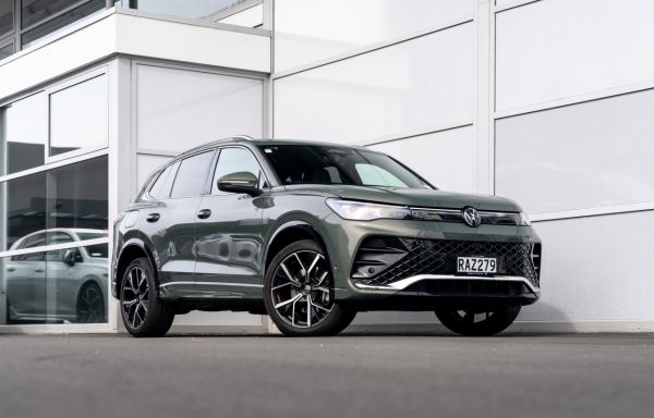 2025 Volkswagen Tiguan R-Line AWD Turbo 195kW image