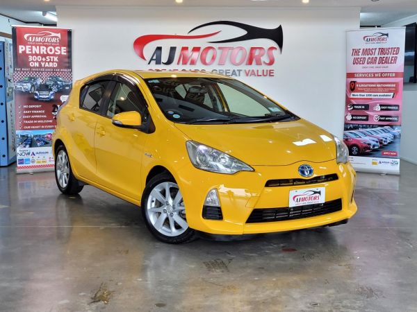 2012 Toyota Aqua Hatchback S Push Start image