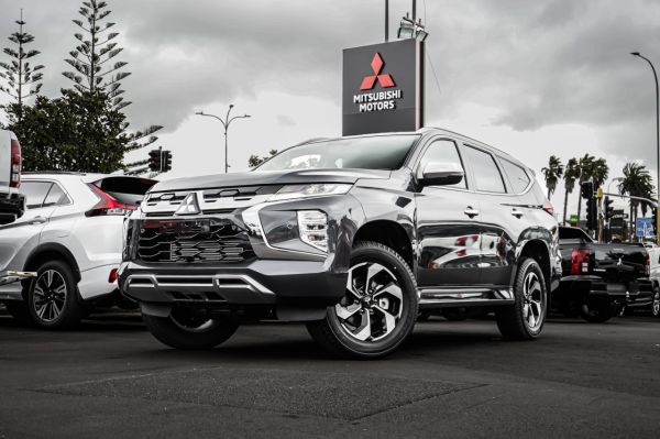 2025 Mitsubishi Pajero Sport VRX 4WD image