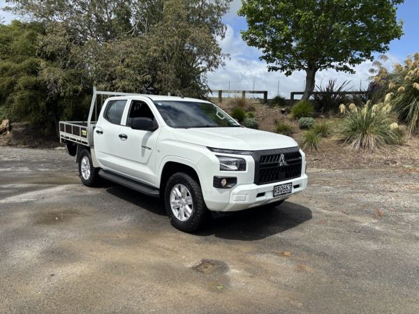 2025 Mitsubishi Triton Ute DC CHASSIS GLX 4WD 6AT 2.4 FLAT DECK DIESEL image