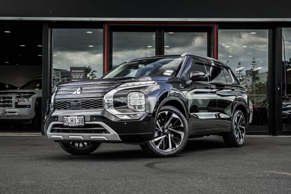 2022 Mitsubishi Outlander VRX PHEV AWD image