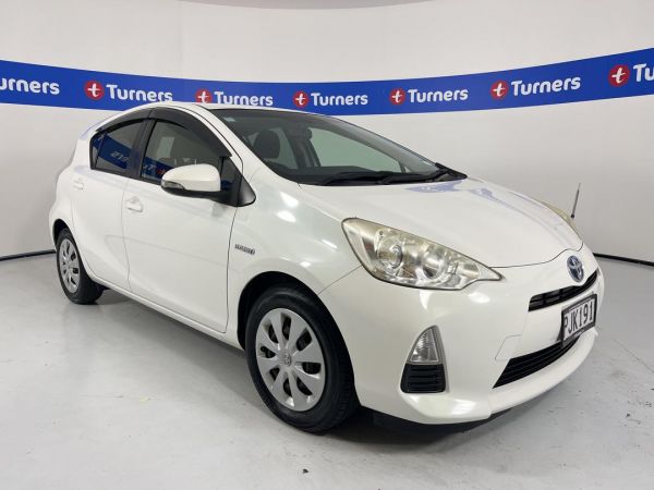 2013 Toyota Aqua Hatchback image