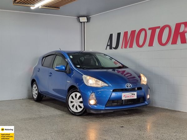 2012 Toyota Aqua Hatchback G image