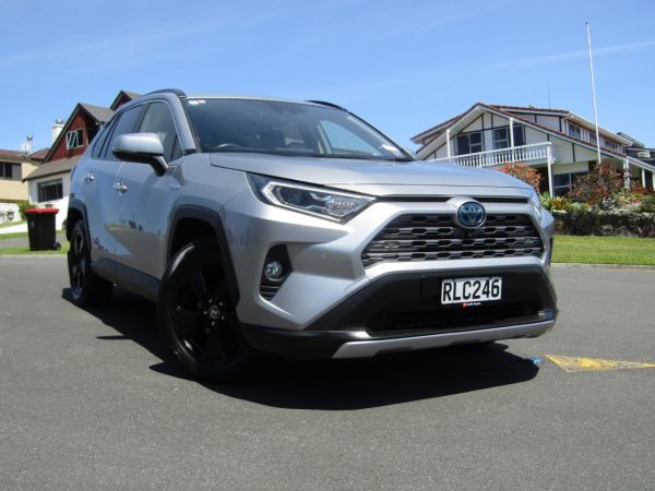 2020 Toyota RAV4 Limited 2.5P Hybrid image