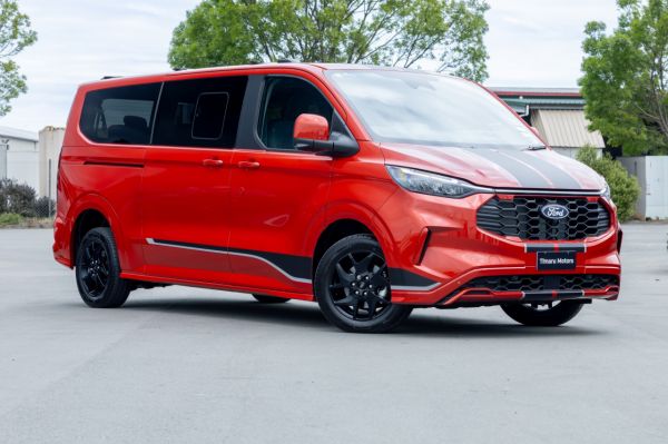 2026 Ford Transit Tourneo Custom Sport 8 Seater AWD image