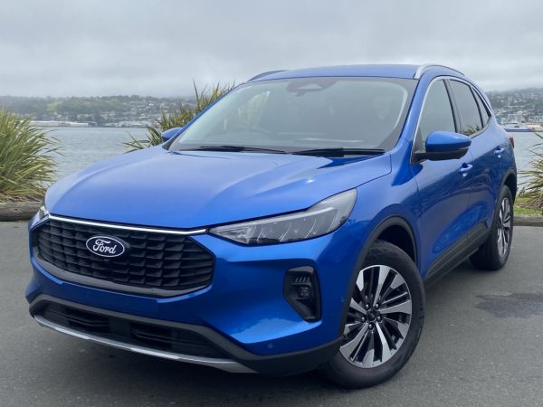 2025 Ford Escape Titanium FHEV image