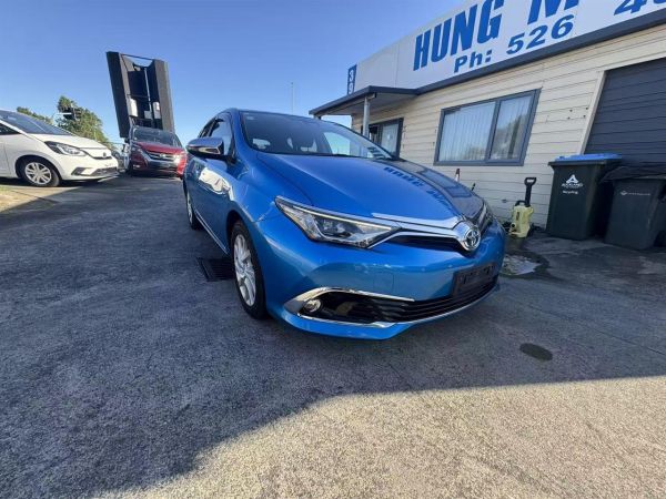 2017 Toyota Auris Hatchback 1.8L Hybrid, TSS image