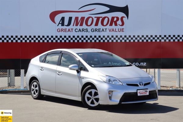 2014 Toyota Prius Hatchback 1.8L PETROL HYBRID image