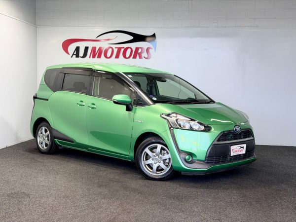 2015 Toyota Sienta Wagon Hybrid G image