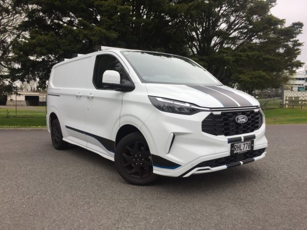 2025 Ford Transit CUSTOM SPORT AWD image