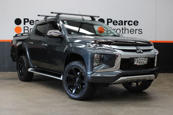 2022 Mitsubishi Triton Ute VRX 4WD ALUMINUM UTEMASTER HARDLID image