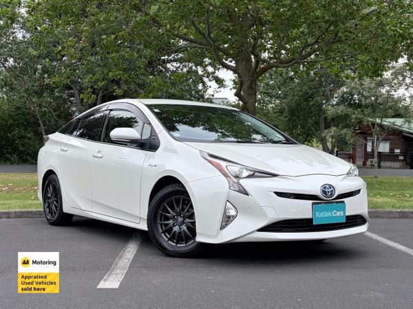 2018 Toyota Prius Sedan S safety plus image