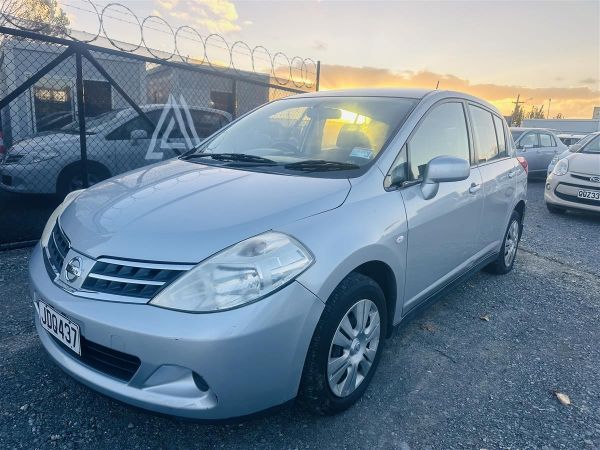 2012 Nissan Tiida image