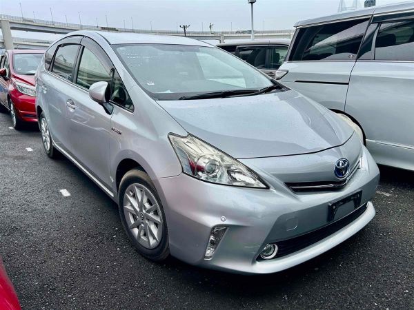 2014 Toyota Prius ALPHA image