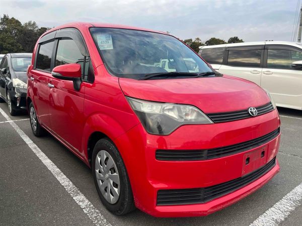 2013 Toyota Spade image