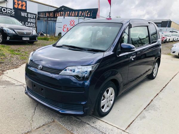 2014 Toyota Spade F image