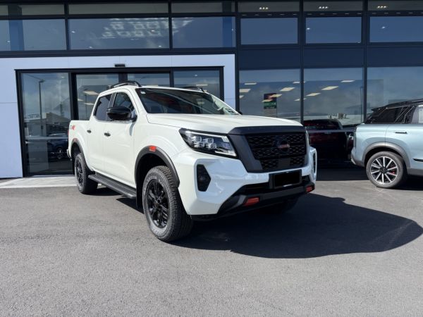 2025 Nissan Navara Ute PRO-4X 2.3D/4WD/7AT image