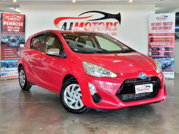 2015 Toyota Aqua Hatchback S image