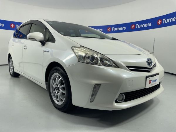 2014 Toyota Prius Wagon ALPHA image