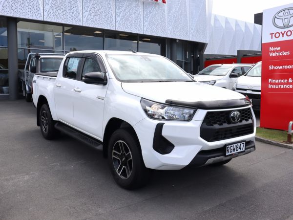 2025 Toyota Hilux Sr Td Dc 2.8Dmht/4Wd image