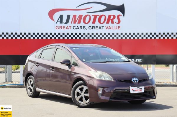 2013 Toyota Prius Hatchback S Hybrid image