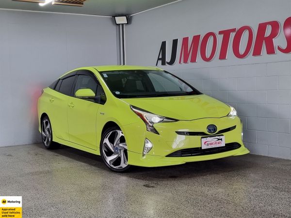 2016 Toyota Prius Hatchback Modellista Aero image