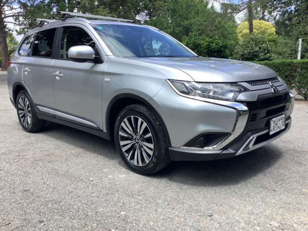 2018 Mitsubishi Outlander LS 7 SEATER image