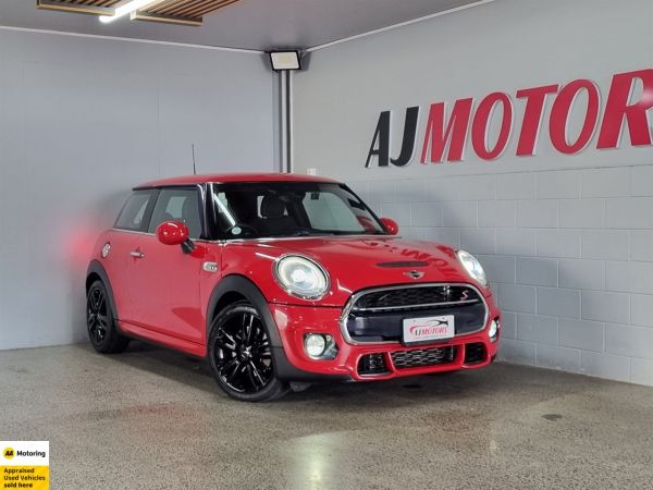 2015 Mini Cooper Hatchback JCW S image
