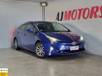Image for 2016 Toyota Prius Hatchback S