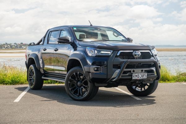 2025 Toyota Hilux SR5 CRUISER 2WD image