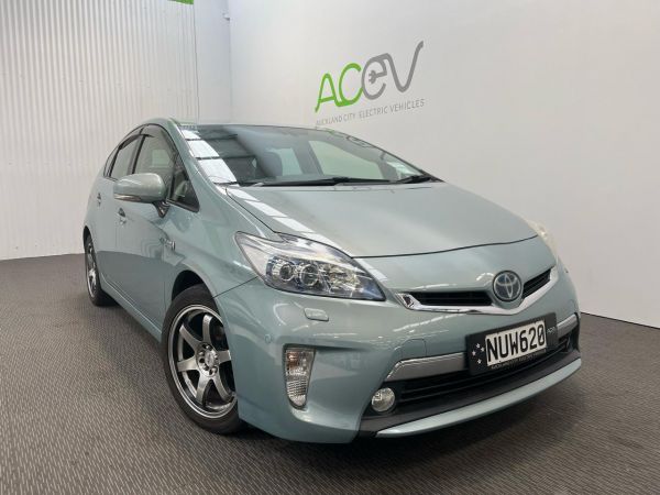 2012 Toyota Prius Hatchback PHV image