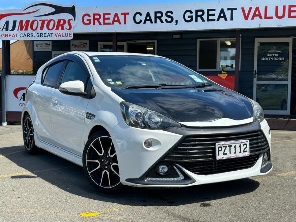 2016 Toyota Aqua Hatchback GS Heated Seats Alloy Wheels image