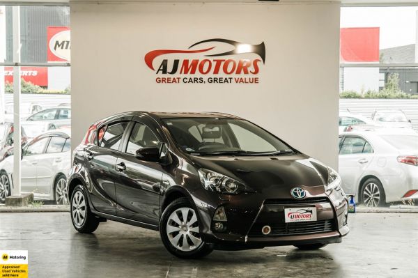 2014 Toyota Aqua Hatchback G Push Start / Leather Seats image