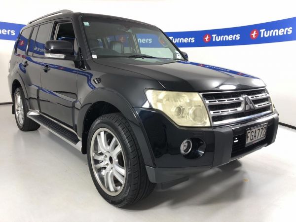 2010 Mitsubishi Pajero SUV Exceed image
