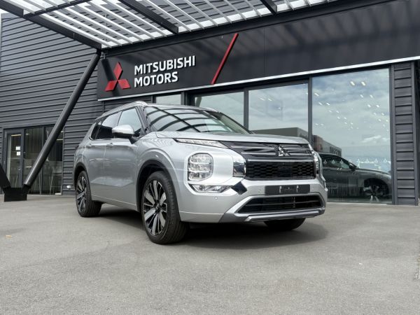 2025 Mitsubishi Outlander VRX 2.5P 4WD CVT image