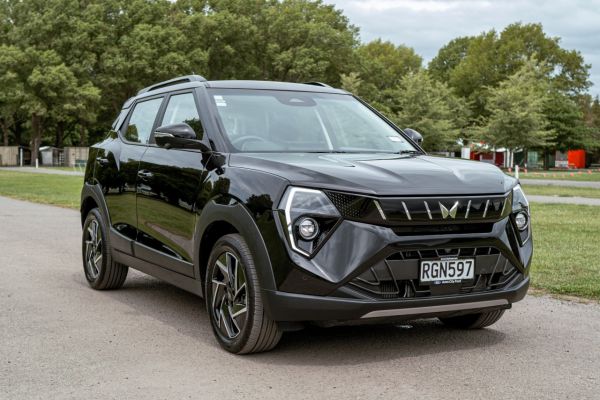 2025 Mahindra XUV3XO AX7L 1.2 litre 6spd Auto image