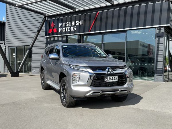 2025 Mitsubishi Pajero Sport VRX 4WD 7 seat SUV image
