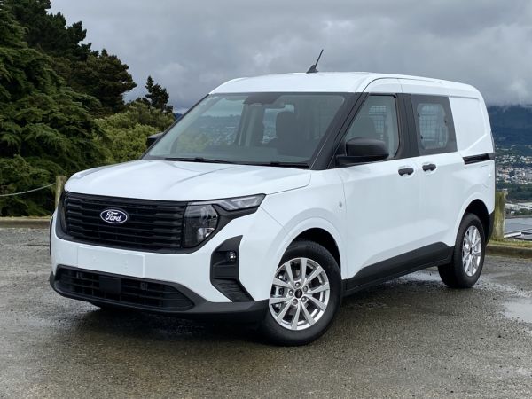2025 Ford Courier Transit custom trend image