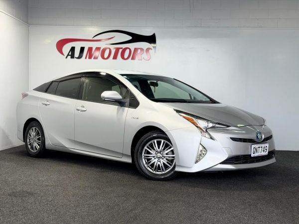 2016 Toyota Prius Hatchback 1.8L Hybrid REV CAM image