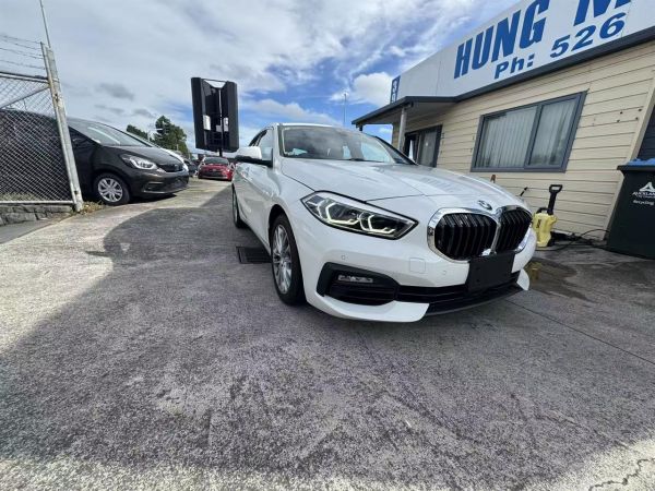 2020 BMW 118I Hatchback 118I Sport, Wireless Carplay, BSM image