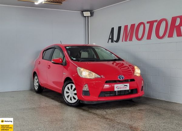 2012 Toyota Aqua Hatchback G image