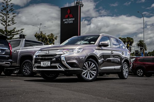2021 Mitsubishi Outlander LS FWD image