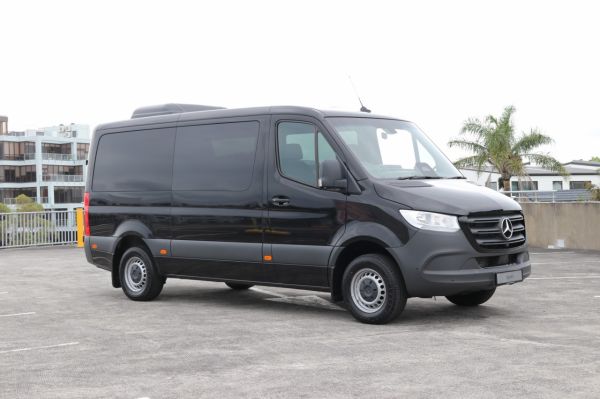 2025 Mercedes-Benz Sprinter 315 MWB Minibus - NZ New image
