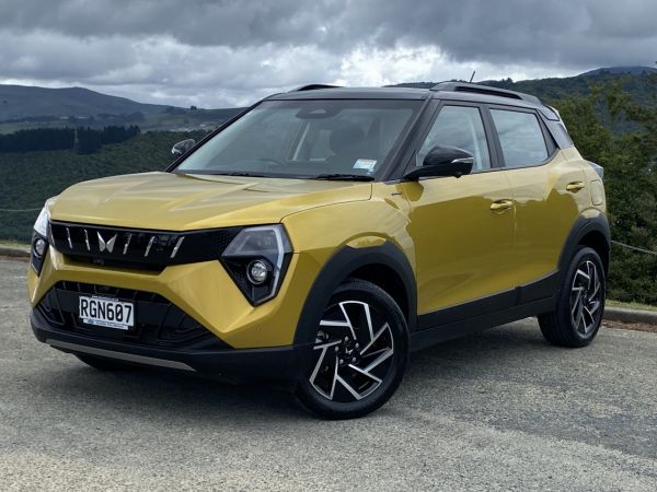 2025 Mahindra XUV3XO AX7L 3xo Ax7l 1.2pt/6at image