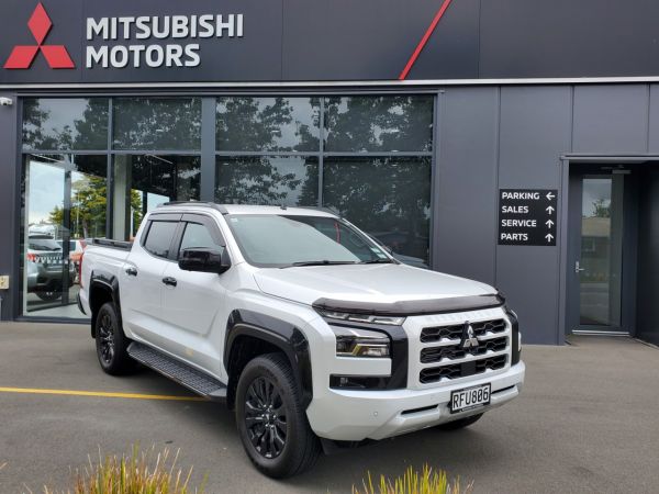 2025 Mitsubishi Triton Dc Vrx 4Wd 6At 2.4Dt image