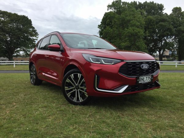 2025 Ford Escape ST-Line X AWD FHEV image