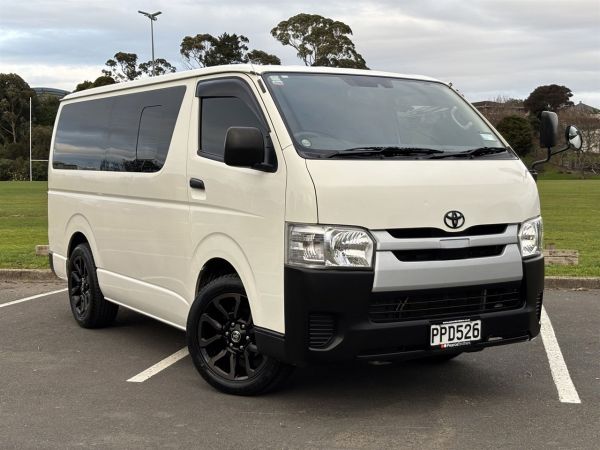 2019 Toyota Hiace Van 2.0 PETROL 6 SEATER image