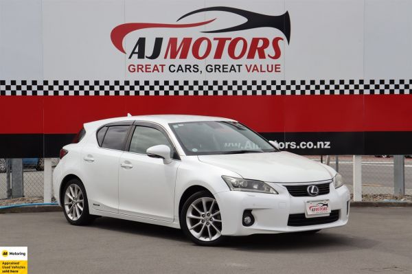 2012 Lexus CT200H Hatchback VERSION C HYBRID / HEATED SEATS image