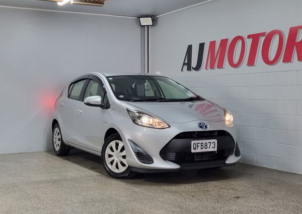 2018 Toyota Aqua Hatchback L image